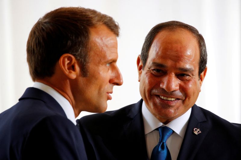 &copy; Reuters. مع توجه السيسي لفرنسا ماكرون يواجه معضلة حقوق الإنسان بمصر