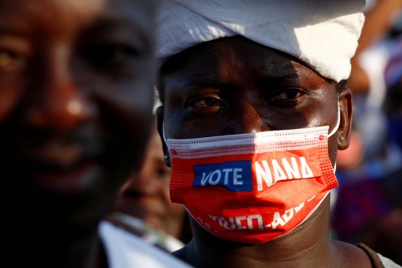 © Reuters. انتخابات في غانا تشهد تنافسا قويا بين رئيسين حالي وسابق