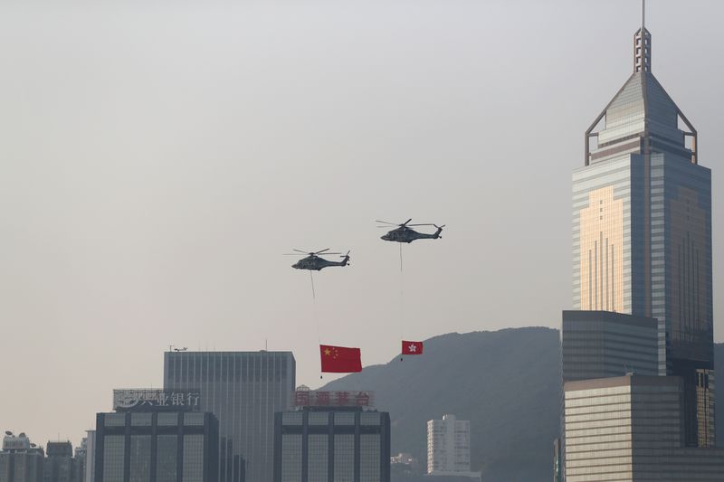 &copy; Reuters. Helicopters carrying China&apos;s national flag and Hong Kong&apos;s flag fly past the skyline of Victoria Harbour on China&apos;s National Day in Hong Kong