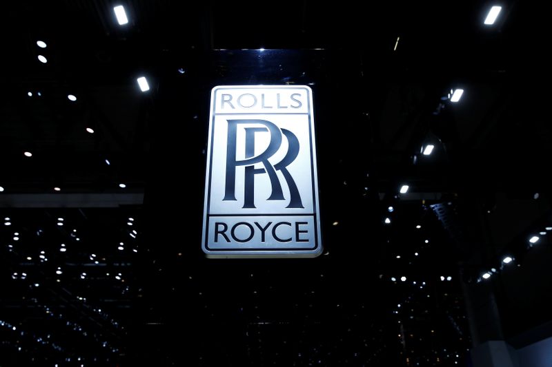 © Reuters. FILE PHOTO: A Rolls-Royce logo is seen during the 87th International Motor Show at Palexpo in Geneva