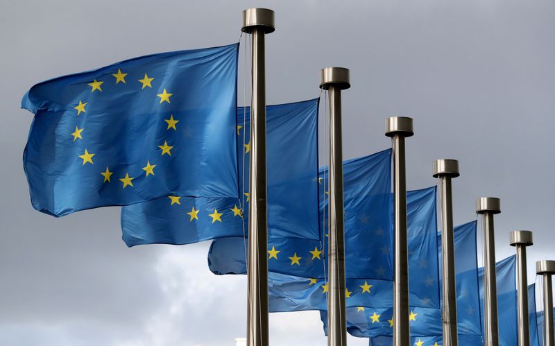&copy; Reuters. Bandeiras da UE em frente à sede da Comissão Europeia em Bruxelas