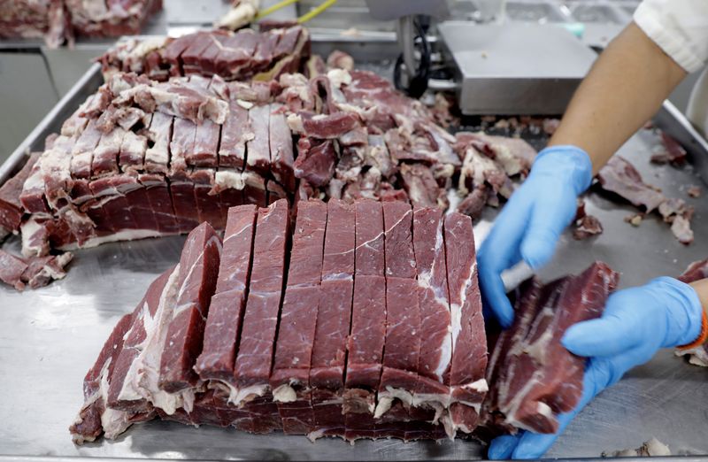 &copy; Reuters. An employee works at the assembly line of jerked beef at a plant of JBS S.A, the world&apos;s largest beef producer, in Santana de Parnaiba