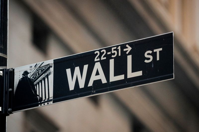 &copy; Reuters. Placa próxima à Bolsa de Valores de Nova York sinaliza Wall Street