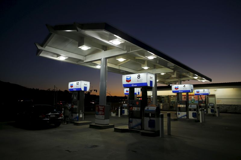 &copy; Reuters. FILE PHOTO: A Chevron gas station is seen in Cardiff, California