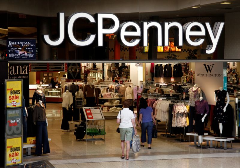 &copy; Reuters. FILE PHOTO: A customer enters a JC Penney Co store in Westminster, Colorado, U.S.