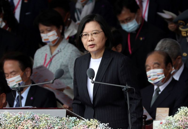 &copy; Reuters. FILE PHOTO: Taiwan President Tsai Ing-wen delivers a speech during National Day celebrations in front of the Presidential Building in Taipei