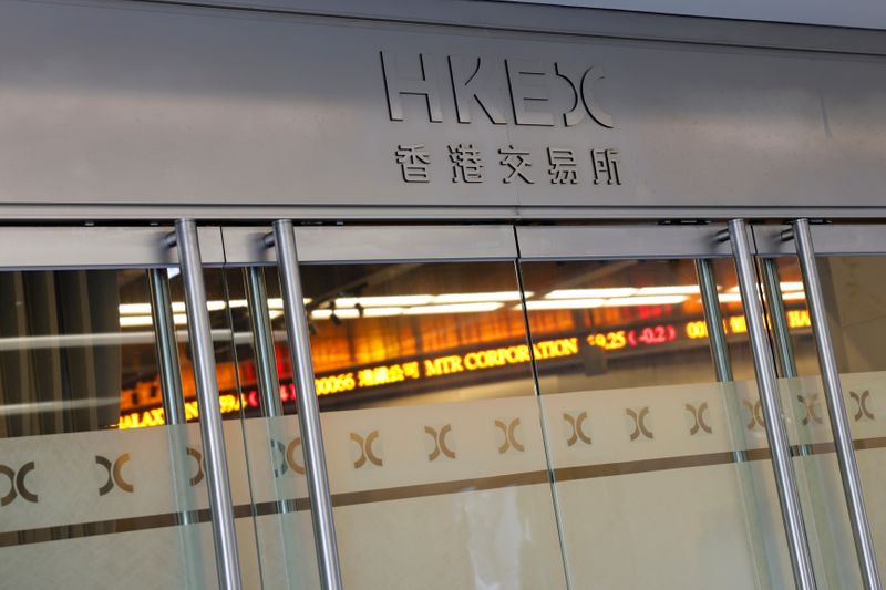 © Reuters. FILE PHOTO: HKEX logo is seen in the financial Central district in Hong Kong