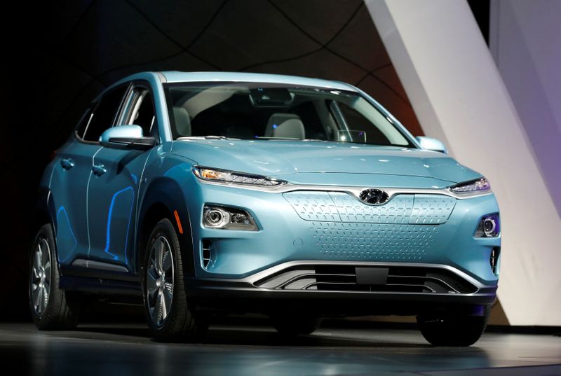 &copy; Reuters. FILE PHOTO: The 2019 Hyundai Kona Electric vehicle is displayed at the New York Auto Show in New York