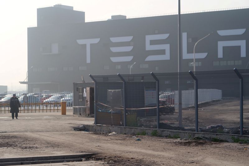 © Reuters. FILE PHOTO: A Tesla sign is seen on the Shanghai Gigafactory of the U.S. electric car maker