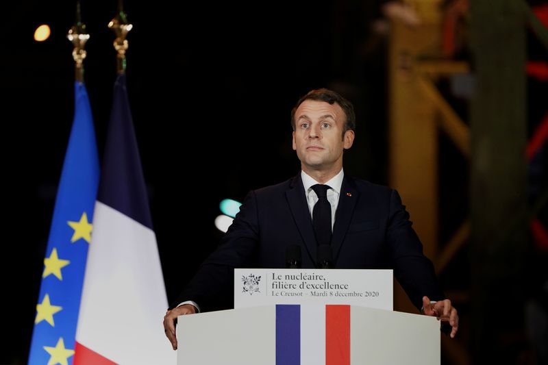© Reuters. French President Emmanuel Macron visits Framatome in Le Creusot