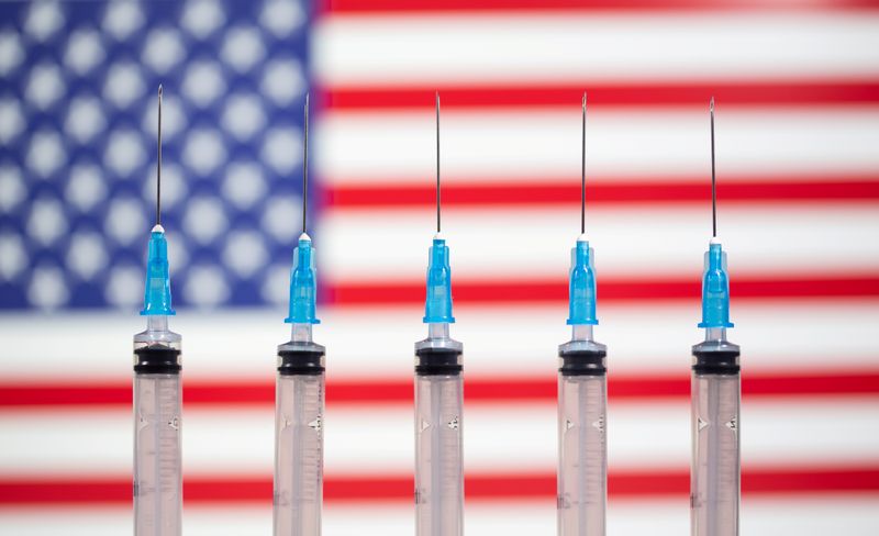 &copy; Reuters. FILE PHOTO: Syringes are seen in front of a displayed U.S. flag in this illustration