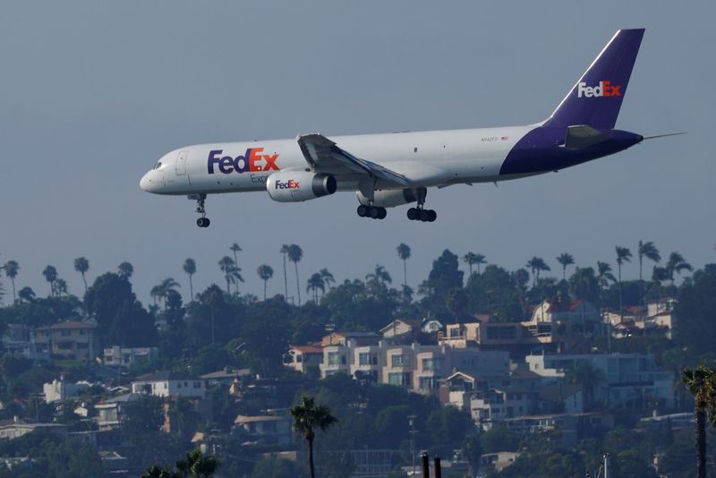 &copy; Reuters. Federal Express plane lands in San Diego