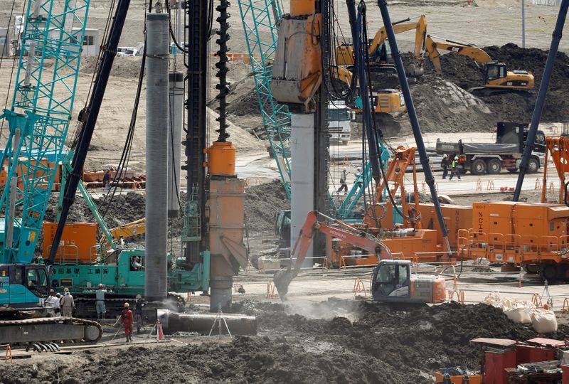 &copy; Reuters. Heavy machines are seen at a construction site in Tokyo