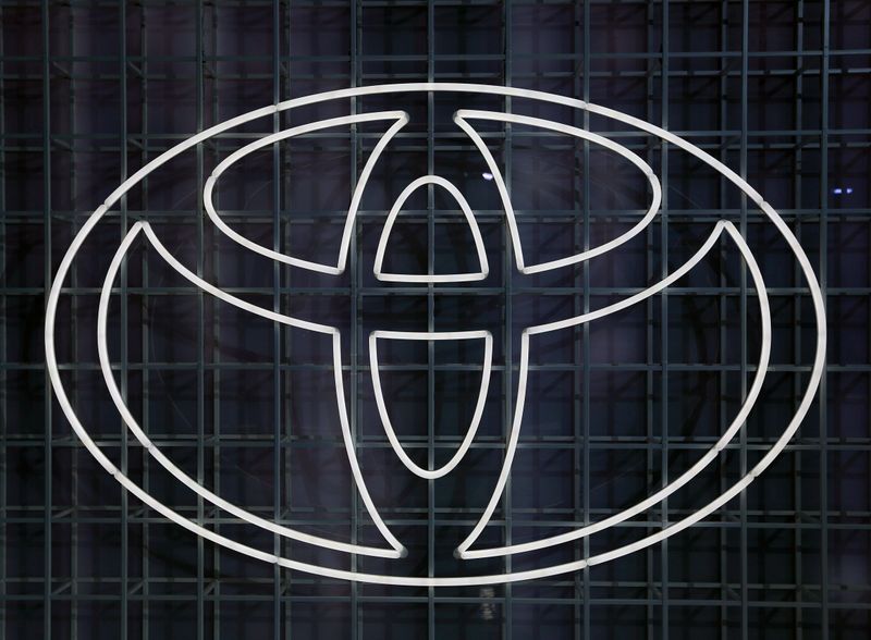 © Reuters. Toyota logo is seen in Tokyo Motor Show in Tokyo
