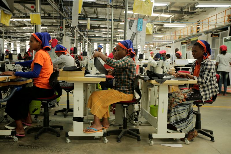 © Reuters. FILE PHOTO: Workers sew clothes inside the Indochine Apparel textile factory in Hawassa Industrial Park in Southern Nations, Nationalities and Peoples region