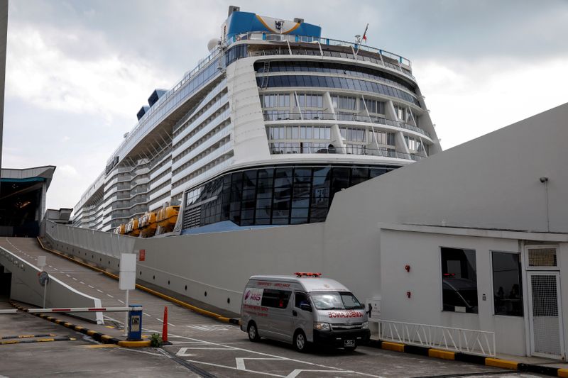 &copy; Reuters. إلزام ركاب سفينة سياحية في سنغافورة بالبقاء في غرفهم بعد اكتشاف حالة كورونا
