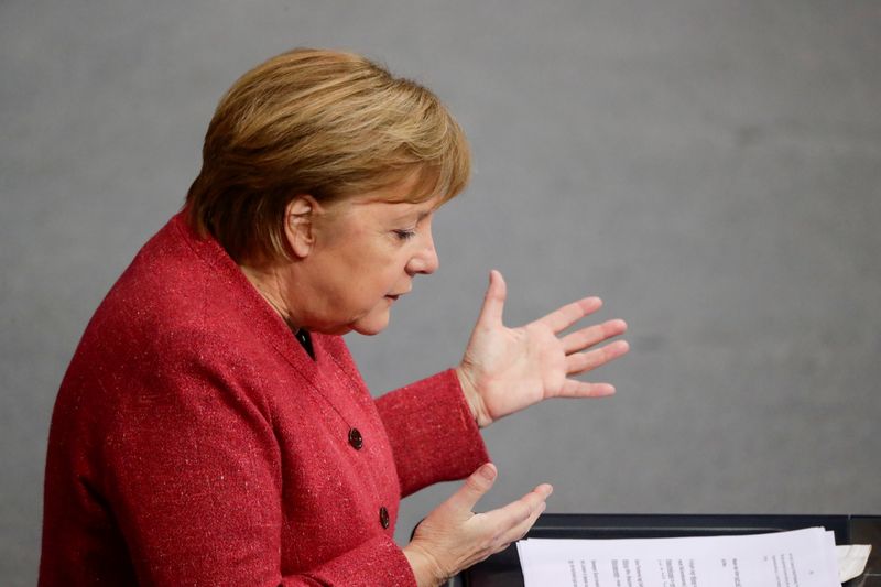 &copy; Reuters. CORONAVIRUS: MERKEL PLAIDE POUR UN DURCISSEMENT DES RESTRICTIONS