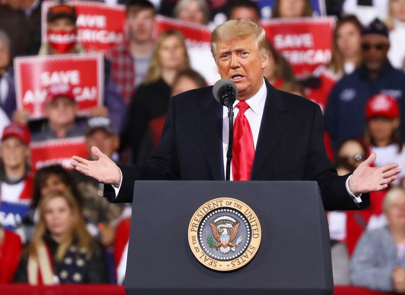 &copy; Reuters. U.S. President Donald Trump hosts a campaign event with U.S. Republican Senators David Perdue and Kelly Loeffler at Valdosta Regional Airport in Valdosta, Georgia