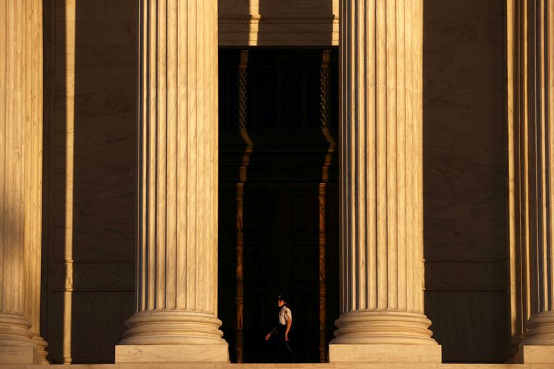 &copy; Reuters. FILE PHOTO: A police officer walks at the U.S. Supreme Court building in Washington