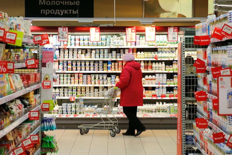 &copy; Reuters. Customer shops at Victoria supermarket operated by Russian food retailer Dixy Group in Moscow