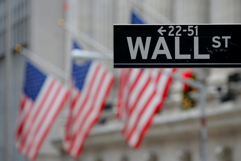 © Reuters. WALL STREET FINIT DANS LE DÉSORDRE