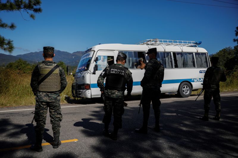 &copy; Reuters. Hondurans take part in a new caravan of migrants, set to head to the United States