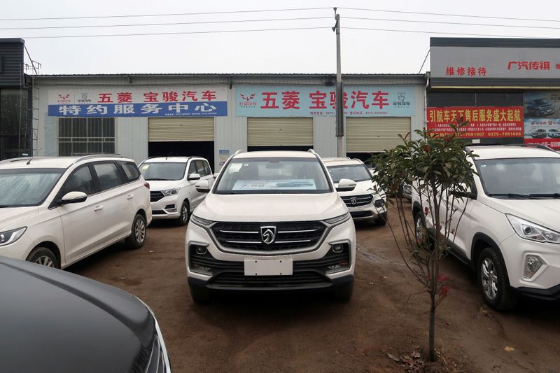 &copy; Reuters. Baojun cars wait for sale in front of a dealership in Lushan county, Pingdingshan