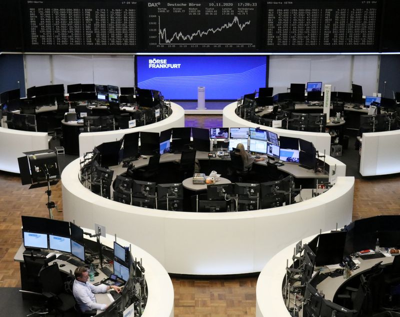 © Reuters. The German share price index DAX graph at the stock exchange in Frankfurt