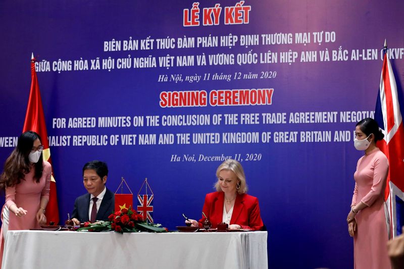 © Reuters. Britain and Vietnam close in on free trade agreement in Hanoi