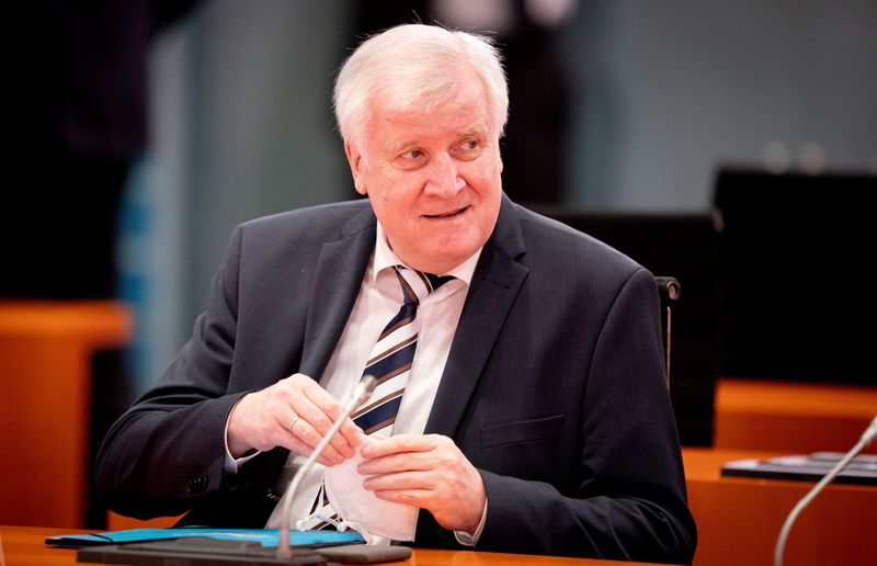 &copy; Reuters. FOTO DE ARCHIVO: El ministro del Interior alemán, Horst Seehofer, en Berlín