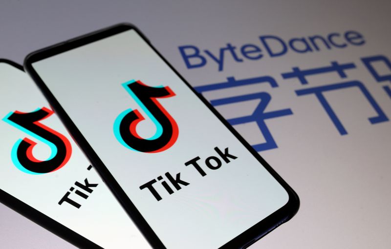 © Reuters. FILE PHOTO: Tik Tok logos are seen on smartphones in front of displayed ByteDance logo in this illustration