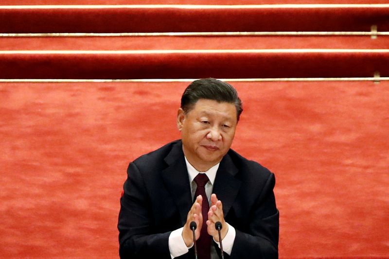 &copy; Reuters. Imagen de archivo del presidente de China, Xi Jinping, durante una reunión para elogiar los ejemplos de China en la lucha contra la pandemia de COVID-19, en el Gran Salón del Pueblo en Pekín, China. 8 de septiembre, 2020