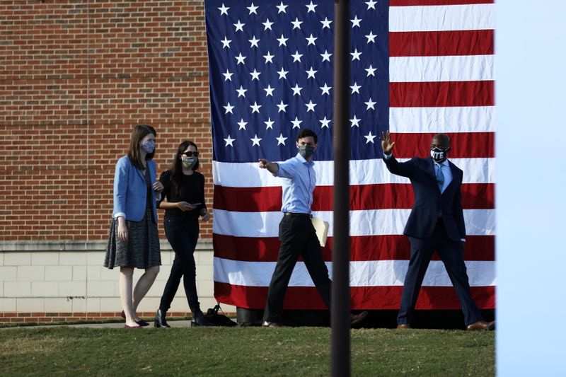 &copy; Reuters. FILE PHOTO: Kamala Harris campaigns in Georgia