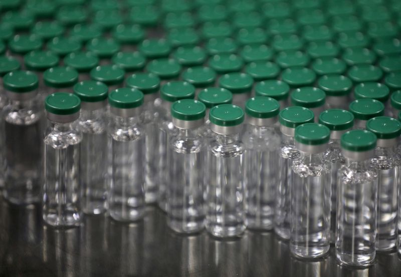 &copy; Reuters. FILE PHOTO: FILE PHOTO: Vials of AstraZeneca&apos;s COVISHIELD, coronavirus disease (COVID-19) vaccine, are seen before they are packaged inside a lab at Serum Institute of India, Pune