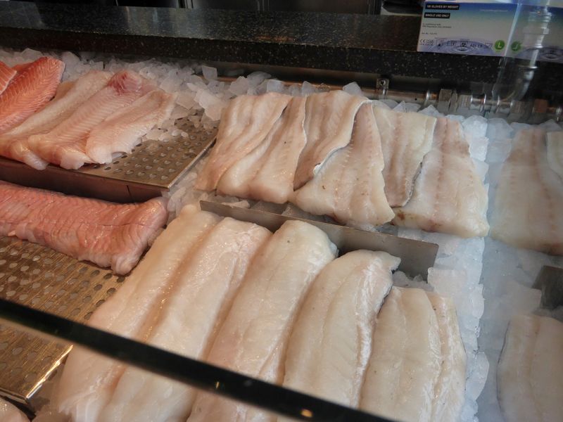 &copy; Reuters. FILE PHOTO: The cod fillets are displayed in Oslo