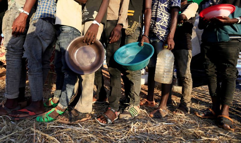 &copy; Reuters. Ethiopians cross into Sudan to flee fighting to settle at the Um-Rakoba camp in Al-Qadarif state