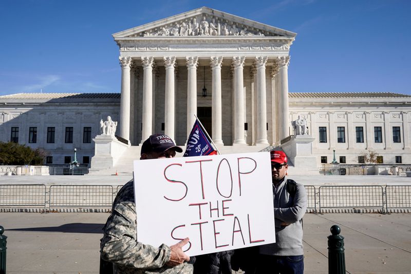 &copy; Reuters. FILE PHOTO: Supporters of U.S. President Donald Trump stand at the Supreme Court in Washington