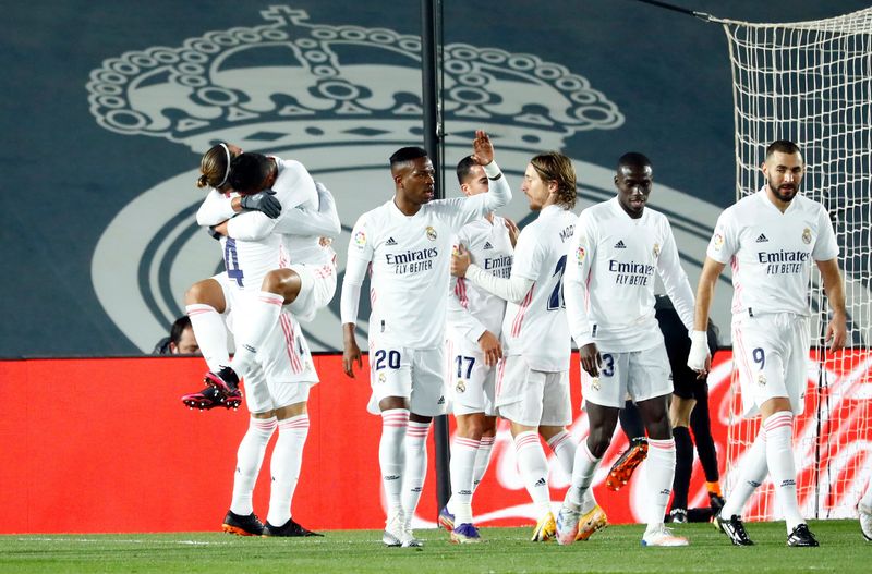 &copy; Reuters. ريال يفوز في قمة مدريد وينهي سجل أتليتيكو الخالي من الهزيمة