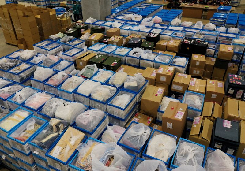 © Reuters. Kinomos collected from private sellers are kept in boxes as they wait to be sorted at a Buysell Technologies warehouse in Funabashi