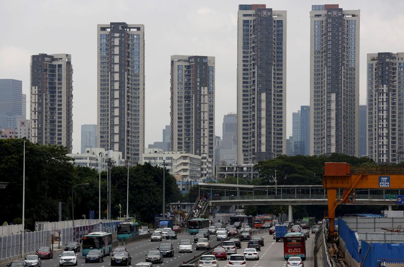 &copy; Reuters. FILE PHOTO: Apartment towers are seen in the southern Chinese city of Shenzhen