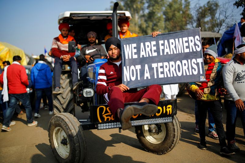 &copy; Reuters. مزارعو الهند يصعدون احتجاجهم على قوانين جديدة بإضراب عن الطعام