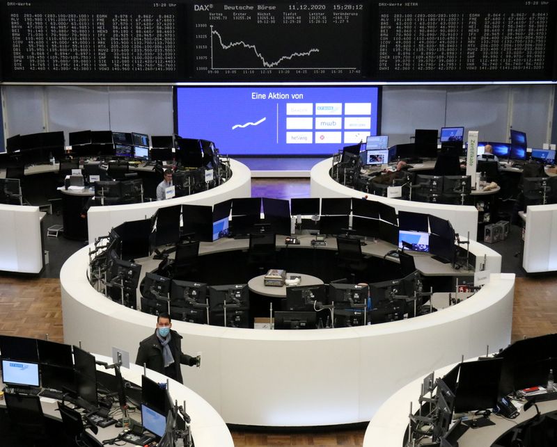 &copy; Reuters. FILE PHOTO:  The German share price index DAX graph is pictured at the stock exchange in Frankfurt