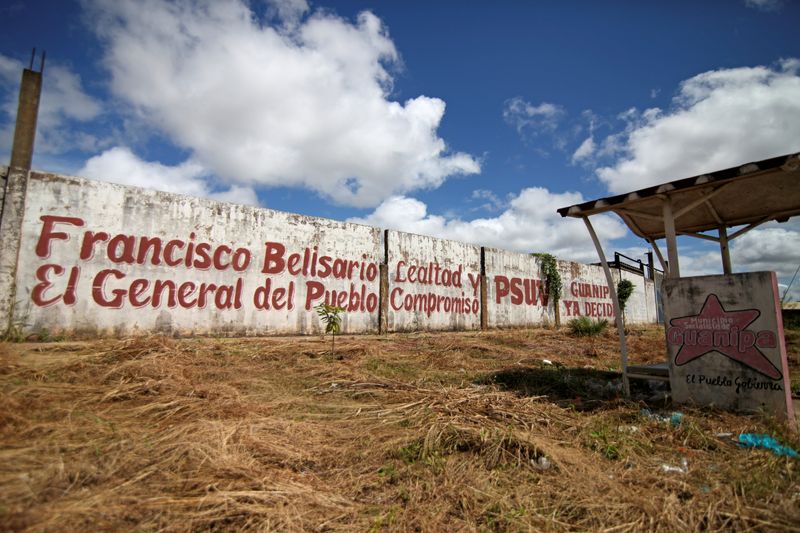 &copy; Reuters. The name of Venezuelan mayor Francisco Belisario is seen on a wall in San Jose de Guanipa