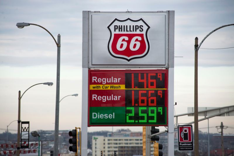 &copy; Reuters. Phillips 66 gasoline station in St. Louis, Missouri