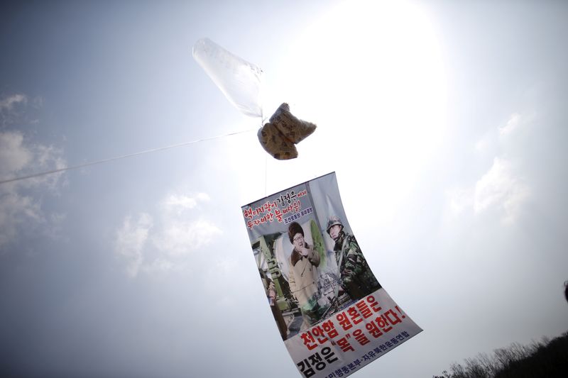 &copy; Reuters. FILE PHOTO: A balloon containing leaflets denouncing North Korean leader Kim Jong Un is seen near the demilitarized zone separating the two Koreas in Paju, South Korea