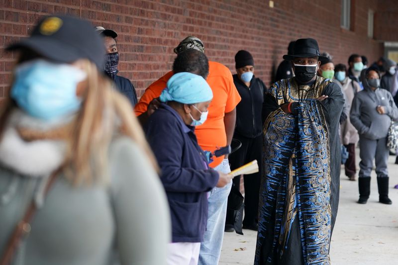 &copy; Reuters. 米ジョージア州、上院決選投票の期日前投票始まる　数百人が列