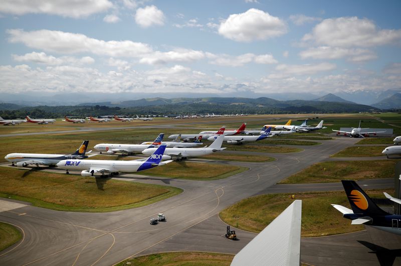© Reuters. FILE PHOTO: Grounded aircraft pictured in Tarbes, France