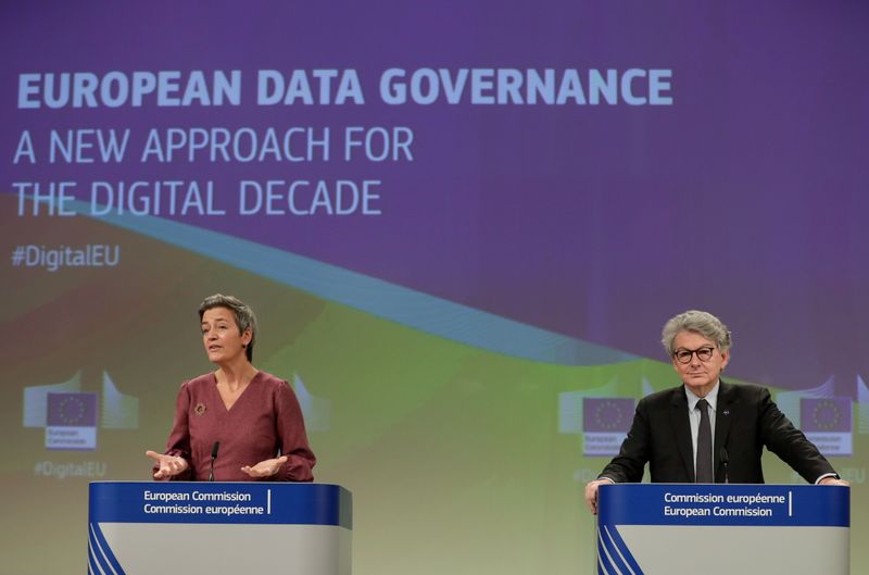 &copy; Reuters. FILE PHOTO: EU digital chief Vestager presents directive on data governance