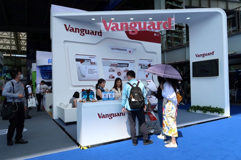 &copy; Reuters. People are seen at a booth of Vanguard Group at a fair during the INCLUSION fintech conference in Shanghai