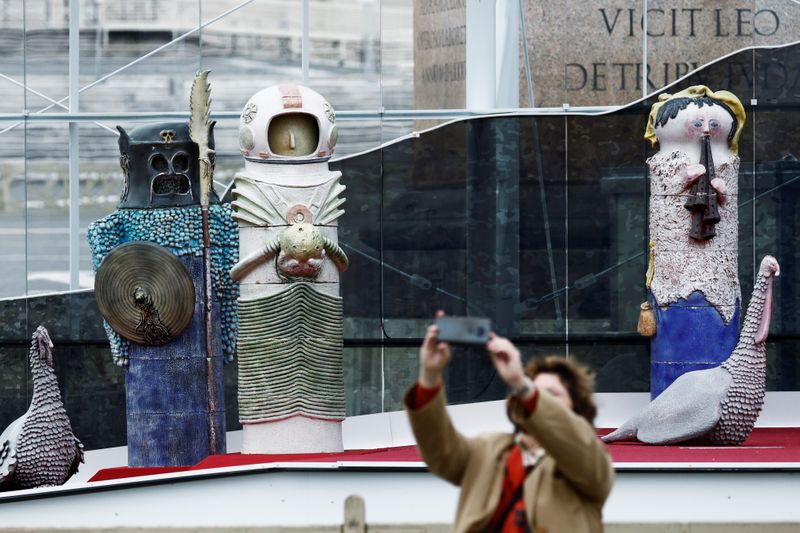 &copy; Reuters. Presépio exibido no Vaticano com astronauta